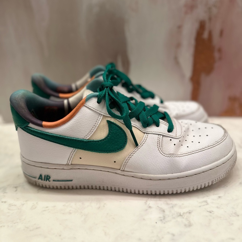 Nike‎ Air Force 1 Low '07 LV8 White Malachite Black & Green Swoosh Men’s Sz 8.5 - Picture 5 of 12
